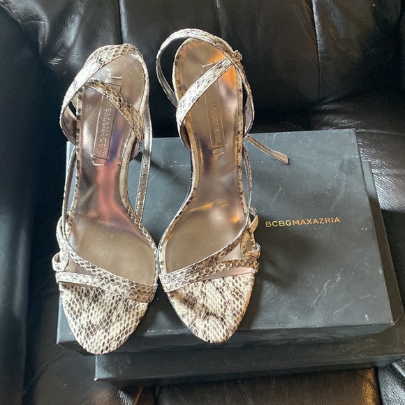 BCBG Maxazria Heels Snake Skin (White leather) Heels - Picture 3 of 4